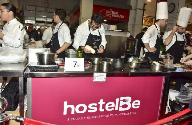Los cocineros trabajan con la tecnología de Hostelbe. José Iglesias
