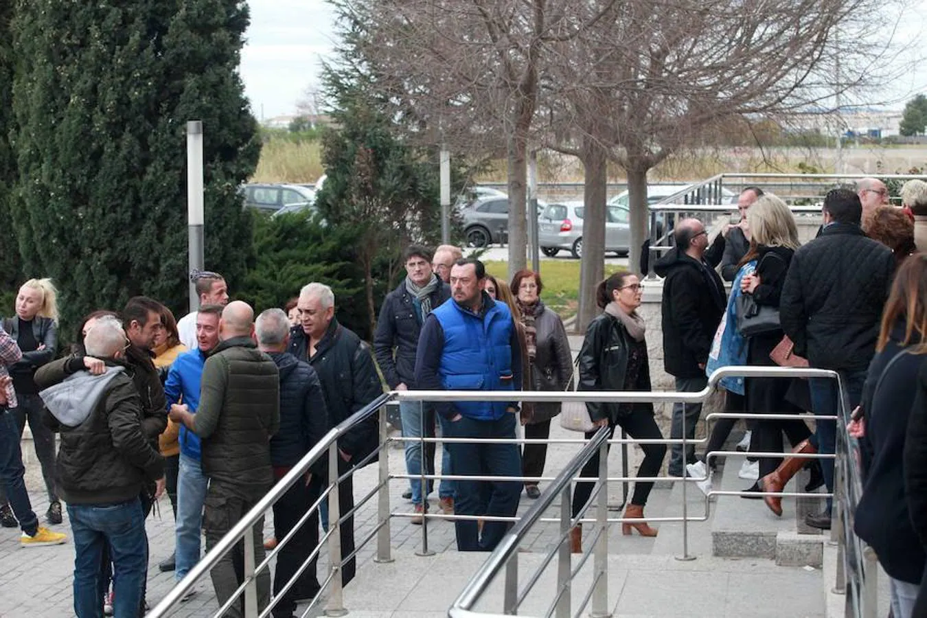 Familia, amigos y multitud de empresarios valencianos han querido despedir a Enrique Velarte, director general de la fábrica de rosquilletas Velarte, que falleció el pasado viernes en un accidente de tráfico. La capilla ardiente se instaló en el Tanatorio Municipal de Valencia, mientras que la misa funeral se ha celebrado este domingo en la Parroquia San Martín de Porres de L’Oliveral.