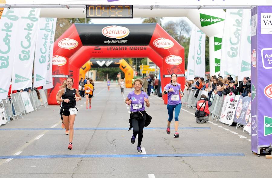 Fotos: Búscate en la cuarta edición de la carrera 10KFEM de Valencia