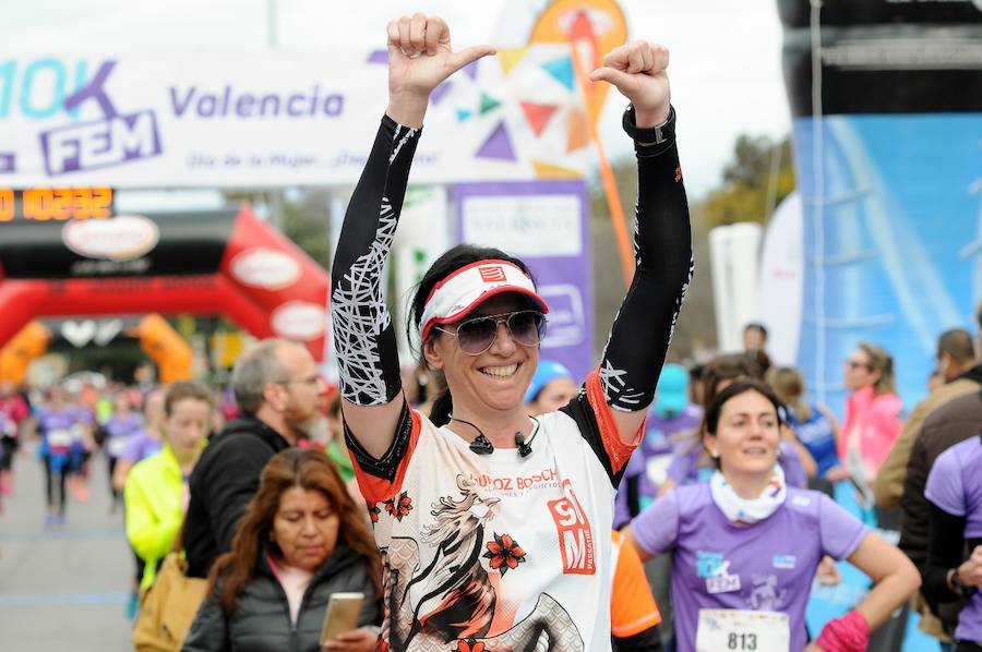 Fotos: Búscate en la cuarta edición de la carrera 10KFEM de Valencia