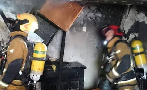 Un incendio calcina parte de una casa en Benissa.