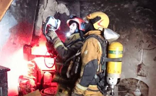 Un incendio calcina parte de una casa en Benissa.