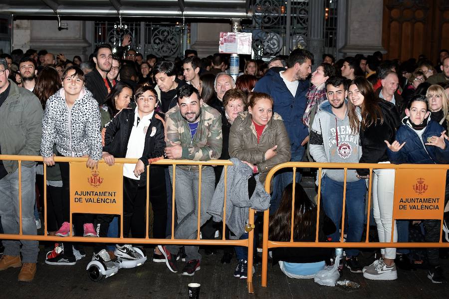 Fotos: Fotos de la mascletà de colores de pirotecnia Vulcano (3-03-2018)