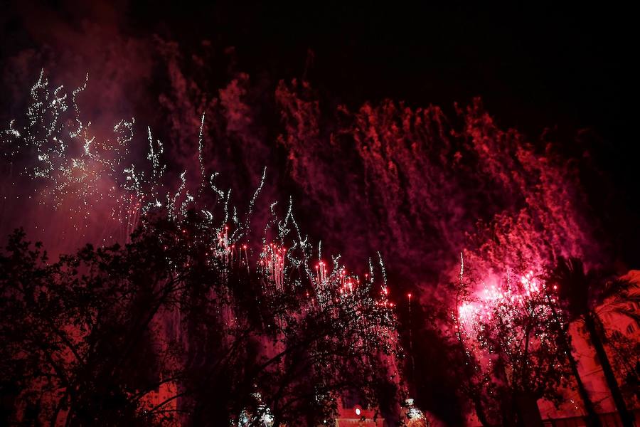 Fotos: Fotos de la mascletà de colores de pirotecnia Vulcano (3-03-2018)