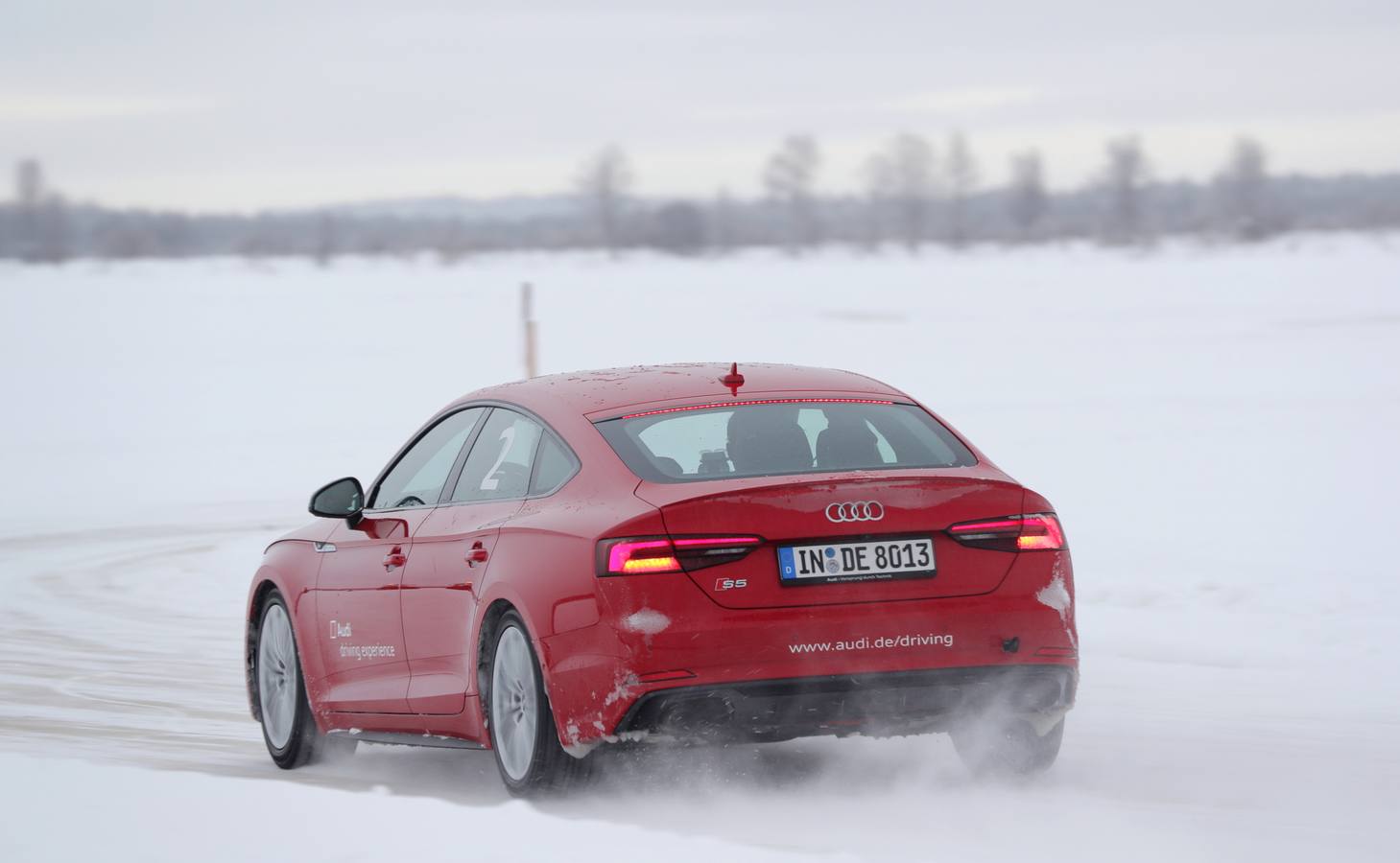 Uno de los mejores cursos de conducción que se pueden realizar en invierno es el 'Audi ice experience'. Una experiencia recomendable que nos ayuda a afrontar con seguridad las peores condiciones de adherencia en carretera.