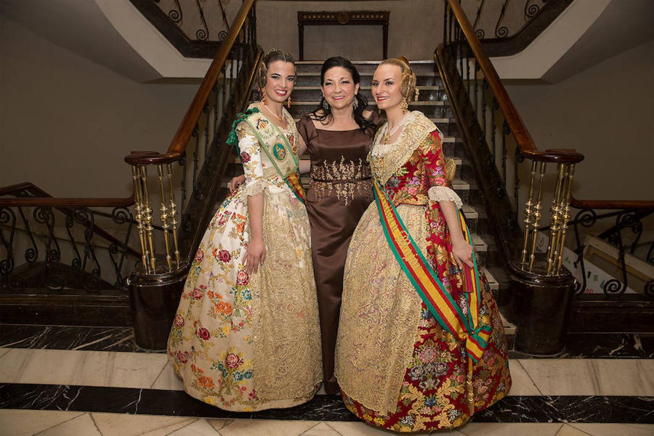 Convento Jerusalén-Matemático Marzal ha celebrado su 125 aniversario con una gala a través de la cual se ha hecho un repaso de la historia de la comisión. Al acto han acudido artistas falleros, falleras mayores e infantiles, así como miembros de la veterana comisión fallera.