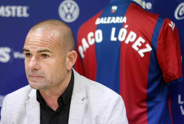 Paco López, durante la presentación oficial de ayer. 