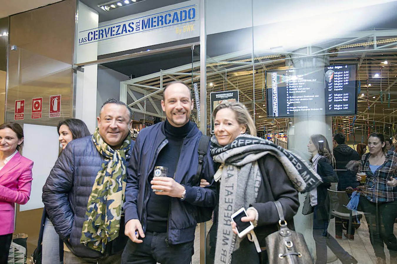 El Mercado de Colón sirvió de escenario para que el chapter español de Pink Boot Society (PBS), integrado por mujeres que trabajan profesionalmente en la producción de cerveza, reivindicase el pasado lunes el papel de las mujeres en esta industria con la producción.