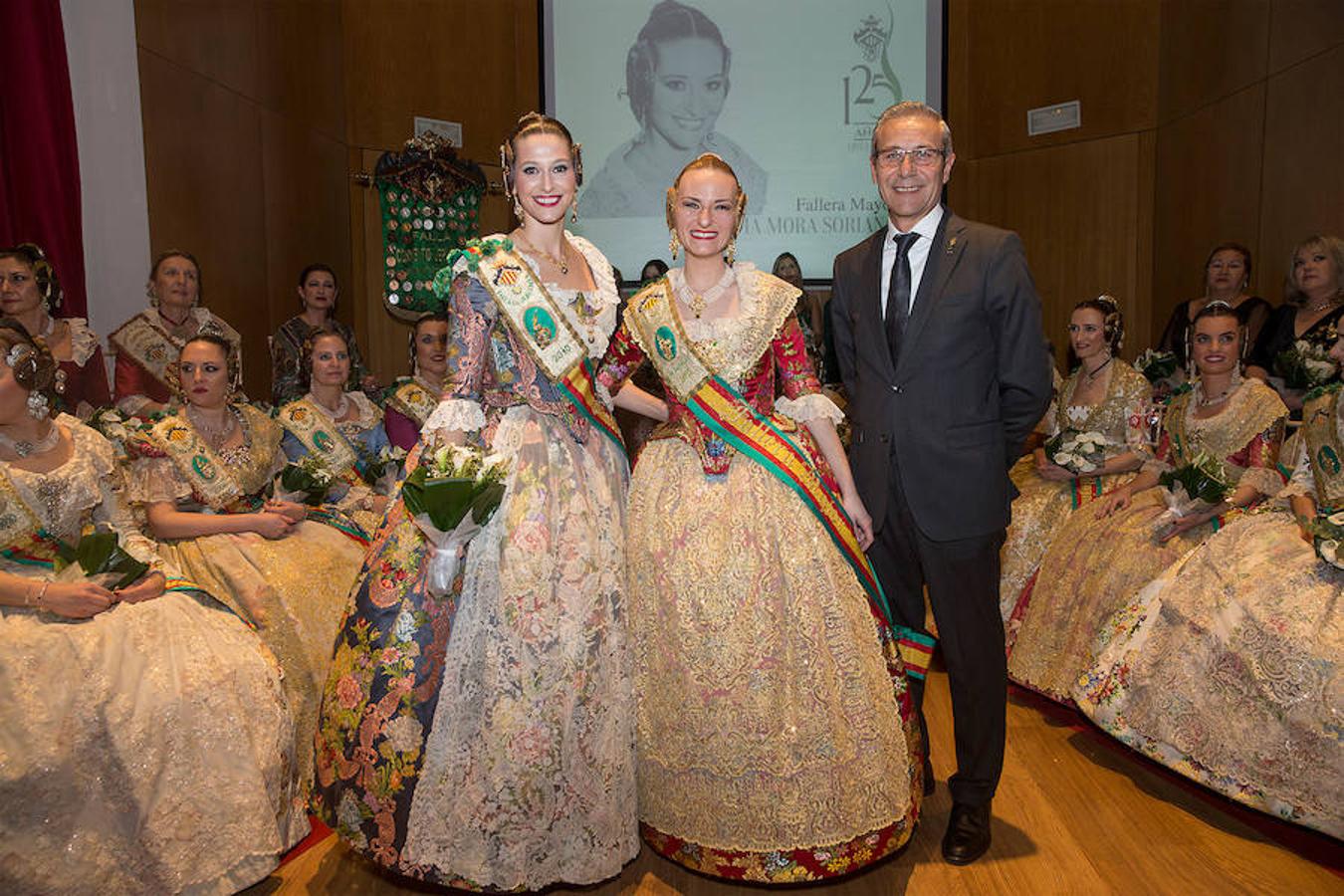 Convento Jerusalén-Matemático Marzal ha celebrado su 125 aniversario con una gala a través de la cual se ha hecho un repaso de la historia de la comisión. Al acto han acudido artistas falleros, falleras mayores e infantiles, así como miembros de la veterana comisión fallera.