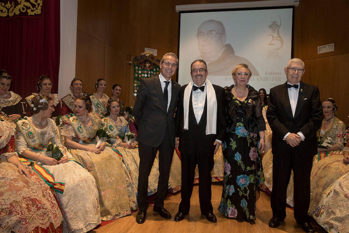 Convento Jerusalén-Matemático Marzal ha celebrado su 125 aniversario con una gala a través de la cual se ha hecho un repaso de la historia de la comisión. Al acto han acudido artistas falleros, falleras mayores e infantiles, así como miembros de la veterana comisión fallera.