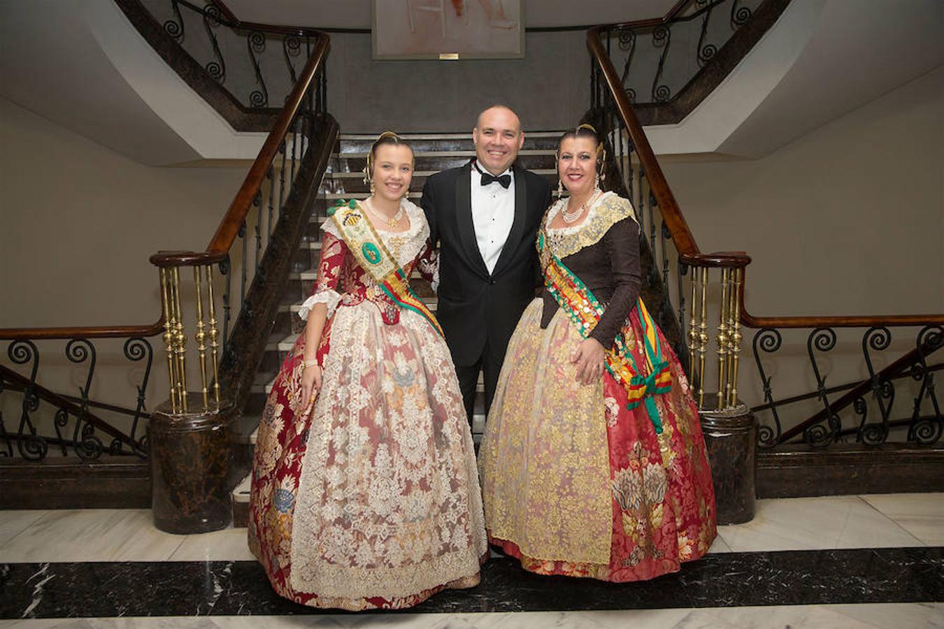 Convento Jerusalén-Matemático Marzal ha celebrado su 125 aniversario con una gala a través de la cual se ha hecho un repaso de la historia de la comisión. Al acto han acudido artistas falleros, falleras mayores e infantiles, así como miembros de la veterana comisión fallera.