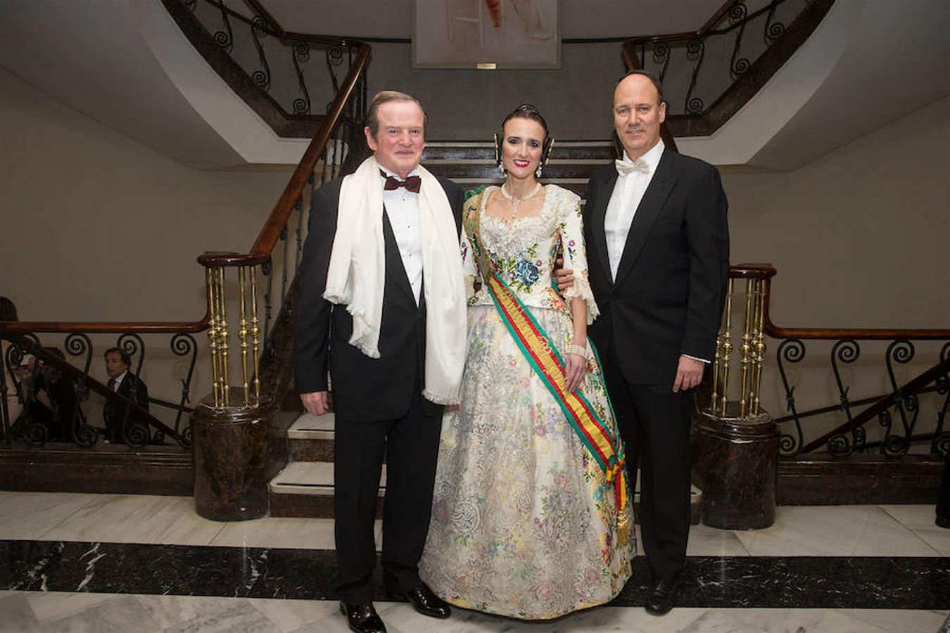 Convento Jerusalén-Matemático Marzal ha celebrado su 125 aniversario con una gala a través de la cual se ha hecho un repaso de la historia de la comisión. Al acto han acudido artistas falleros, falleras mayores e infantiles, así como miembros de la veterana comisión fallera.