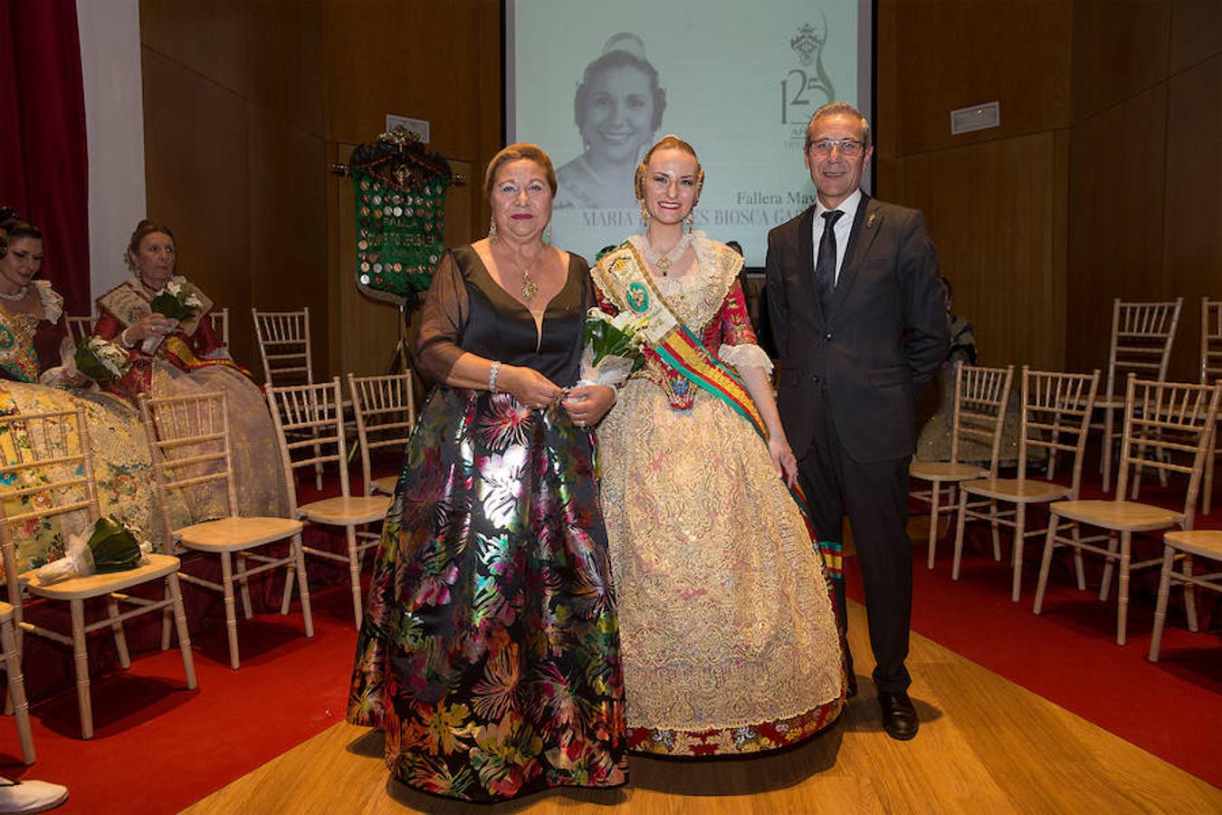 Convento Jerusalén-Matemático Marzal ha celebrado su 125 aniversario con una gala a través de la cual se ha hecho un repaso de la historia de la comisión. Al acto han acudido artistas falleros, falleras mayores e infantiles, así como miembros de la veterana comisión fallera.