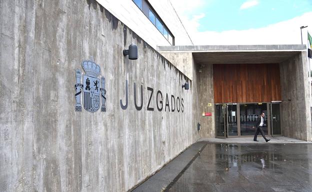 Detenido tras intentar quemarse a lo bonzo en los Juzgados de Plasencia