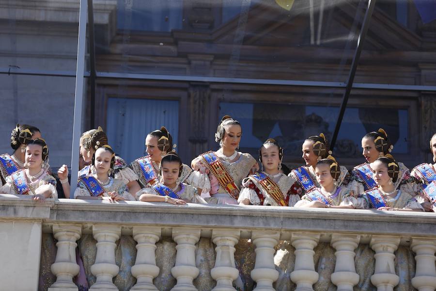 La Pirotecnia Gironina con Eduardo Cunillera como dirigente ha ofrecido al público valenciano un disparo marca de la casa, con el sonido sólido de la pólvora como marca referente. Las buenas temperaturas han acompañado al público que llenaba la plaza del Ayuntamiento.