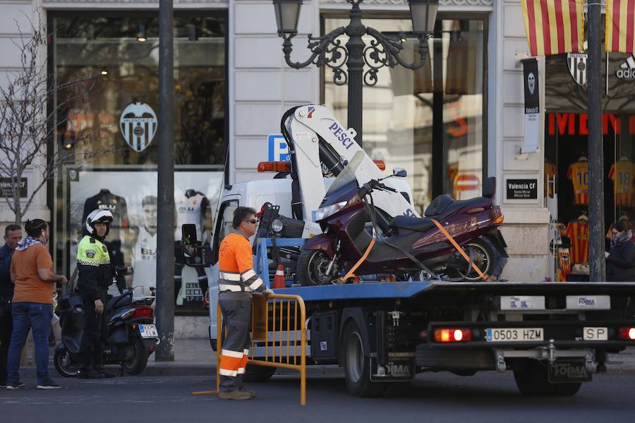 La Pirotecnia Gironina con Eduardo Cunillera como dirigente ha ofrecido al público valenciano un disparo marca de la casa, con el sonido sólido de la pólvora como marca referente. Las buenas temperaturas han acompañado al público que llenaba la plaza del Ayuntamiento.