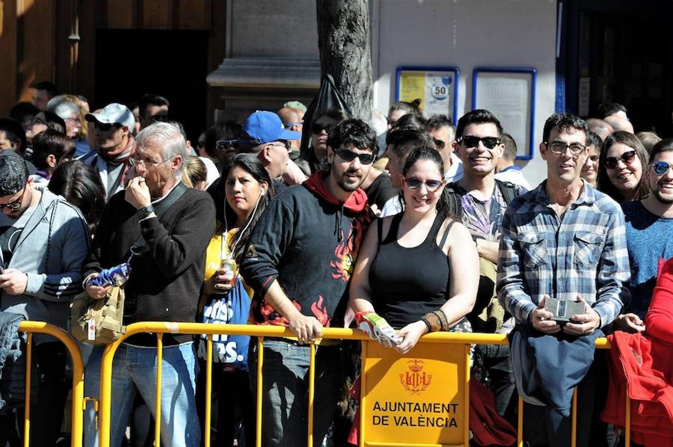 Fotos: Búscate en las mascletà del 7 de marzo
