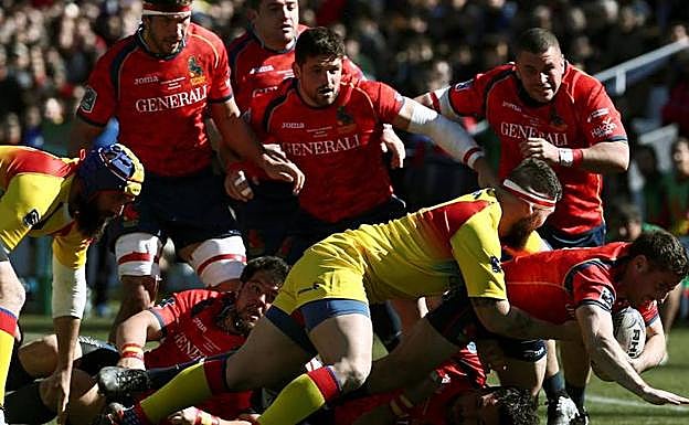 España intenta un ensayo en su último partido ante Rumanía. 