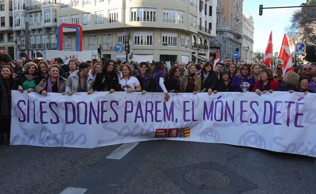 La manifestación del 8-M recorre el centro de Valencia.