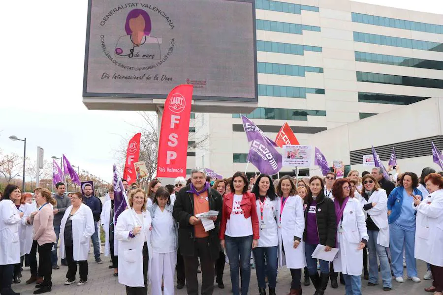 Concentración en el Hospital La Fe de Valencia, por el Día Internacional de la Mujer.