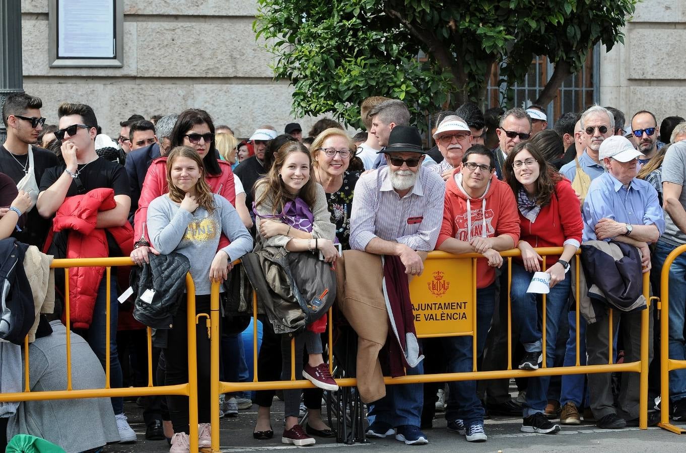 La pirotécnia granadina Alpujarreña ha disparado la mascletà del 9 de marzo de las Fallas 2018. Su novedoso 'martillo de Thor' ha atronado la plaza del Ayuntamiento.