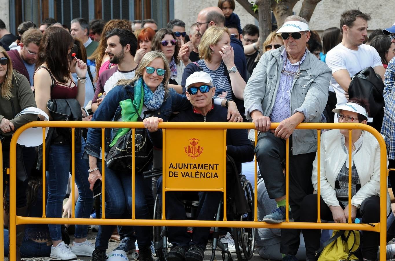 La pirotécnia granadina Alpujarreña ha disparado la mascletà del 9 de marzo de las Fallas 2018. Su novedoso 'martillo de Thor' ha atronado la plaza del Ayuntamiento.