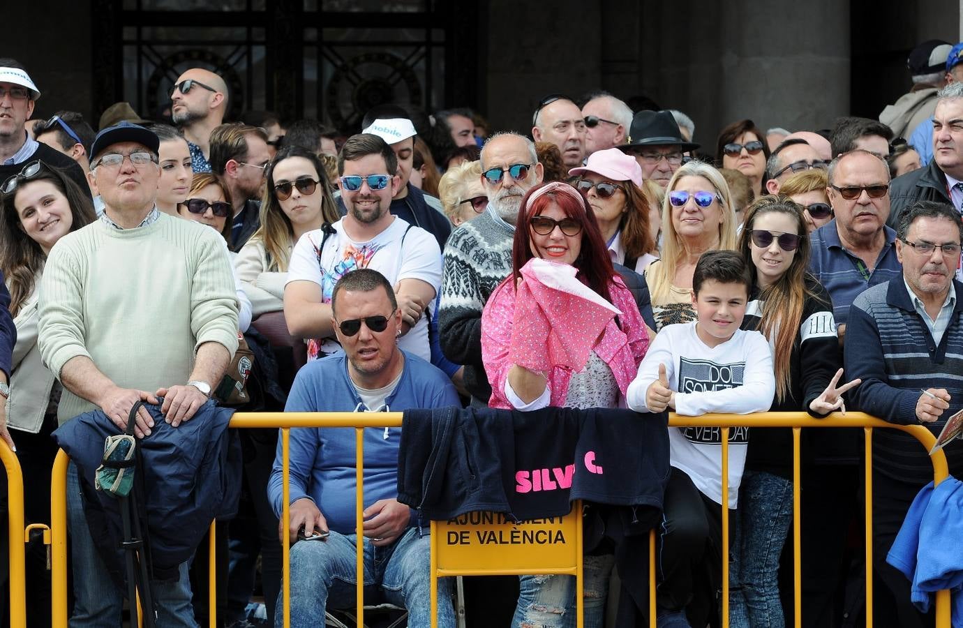 La pirotécnia granadina Alpujarreña ha disparado la mascletà del 9 de marzo de las Fallas 2018. Su novedoso 'martillo de Thor' ha atronado la plaza del Ayuntamiento.