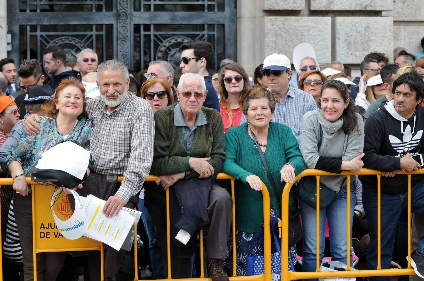 La pirotécnia granadina Alpujarreña ha disparado la mascletà del 9 de marzo de las Fallas 2018. Su novedoso 'martillo de Thor' ha atronado la plaza del Ayuntamiento.