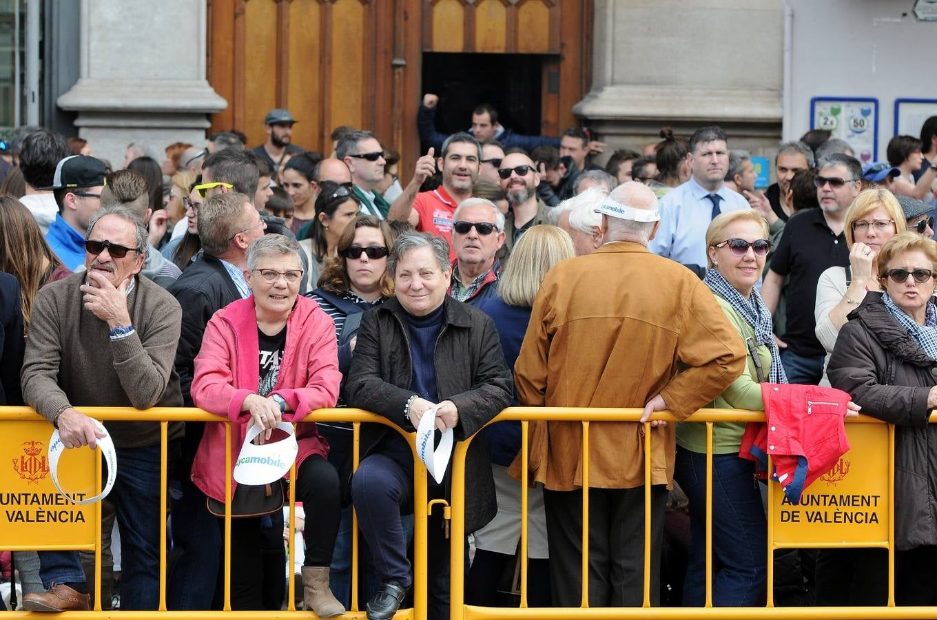 La pirotécnia granadina Alpujarreña ha disparado la mascletà del 9 de marzo de las Fallas 2018. Su novedoso 'martillo de Thor' ha atronado la plaza del Ayuntamiento.