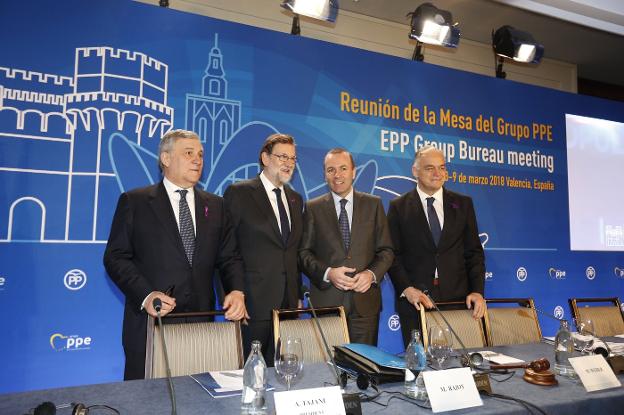 Antonio Tajani, Mariano Rajoy, Manfred Weber y Esteban González Pons. 