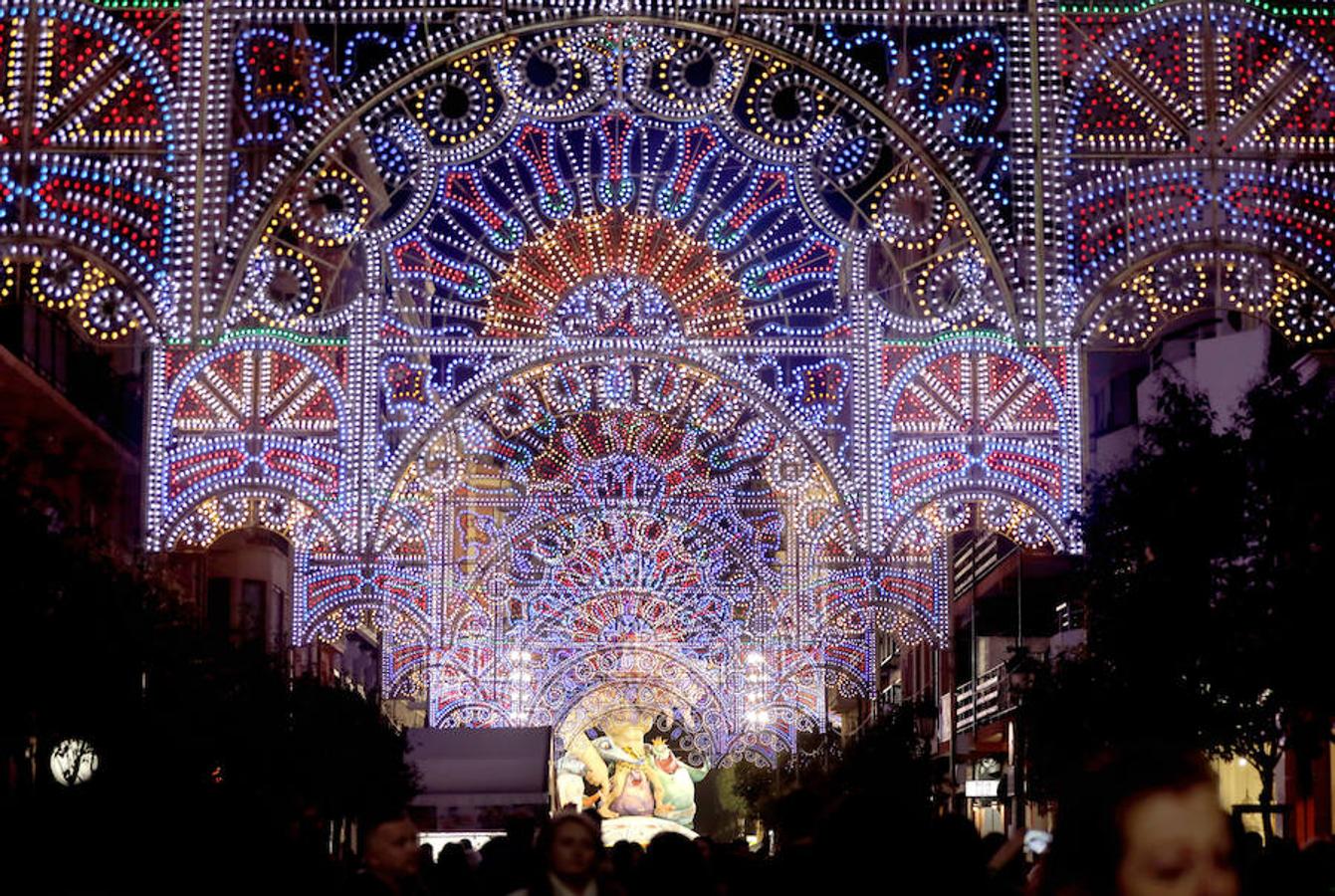 Encendido de luces en la falla Sueca - Literato Azorin.