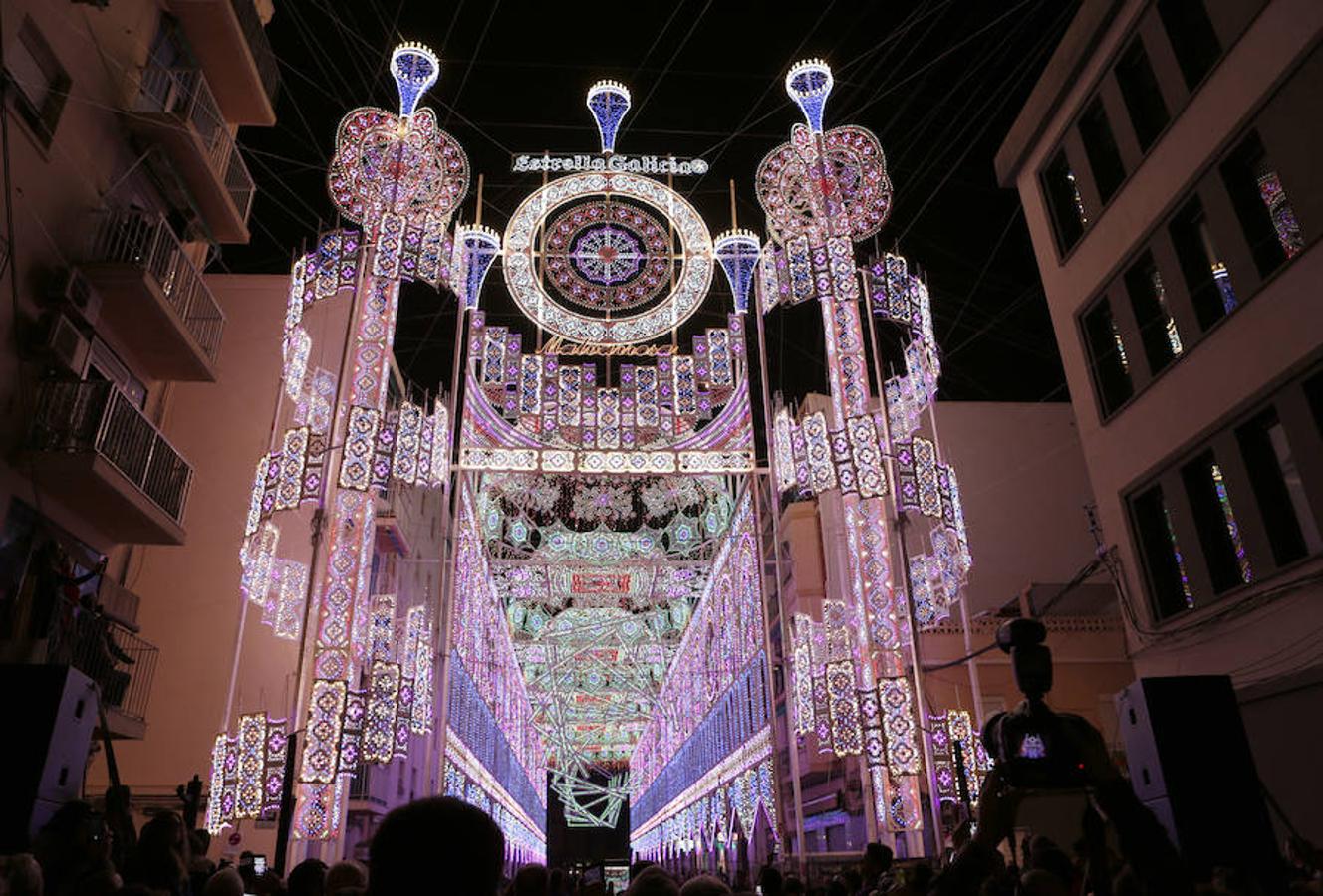 Iluminación de la falla La Malvarrosa.