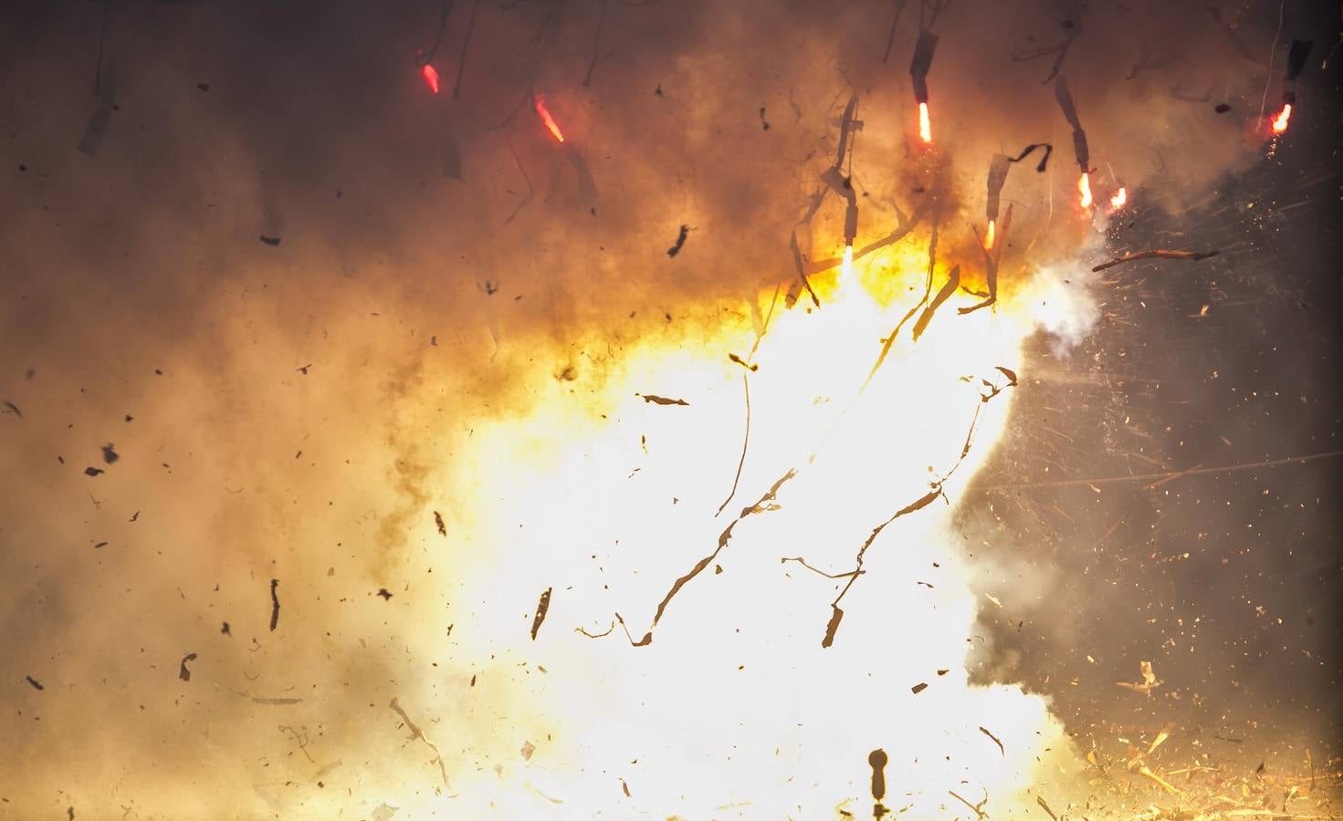 Fotos: Así ha sido la mascletà del 9 de marzo: las mejores imágenes del disparo de la Alpujarreña