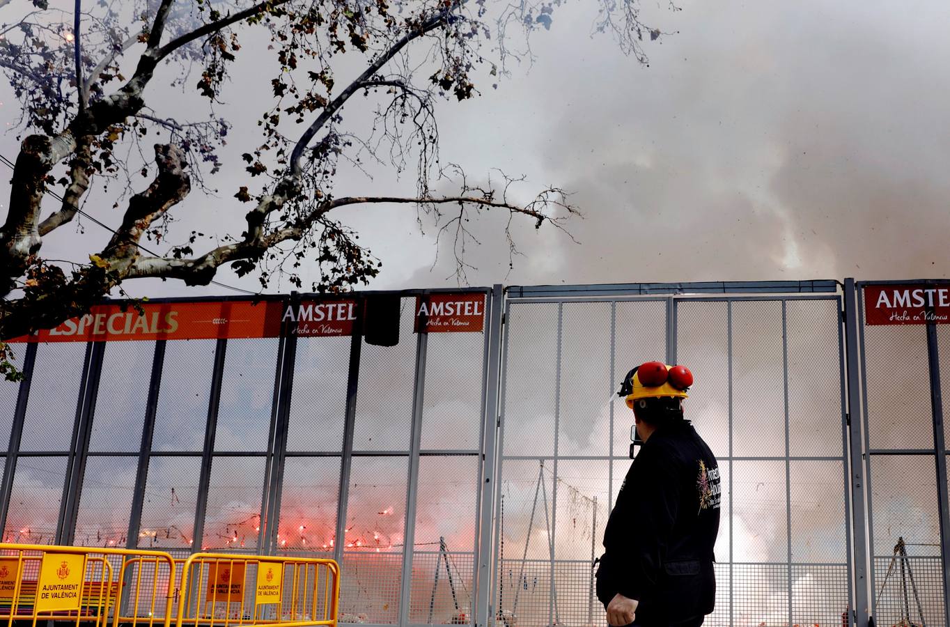 Fotos: Así ha sido la mascletà del 9 de marzo: las mejores imágenes del disparo de la Alpujarreña