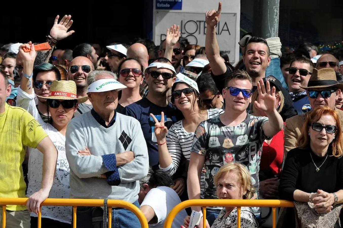 Fotos: Búscate en las mascletà de este sábado 10 de marzo