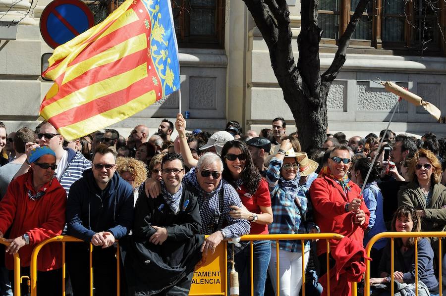 Fotos: Búscate en la mascletà del 11 de marzo