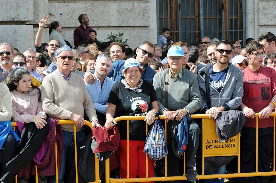 Fotos: Búscate en la mascletà del 11 de marzo