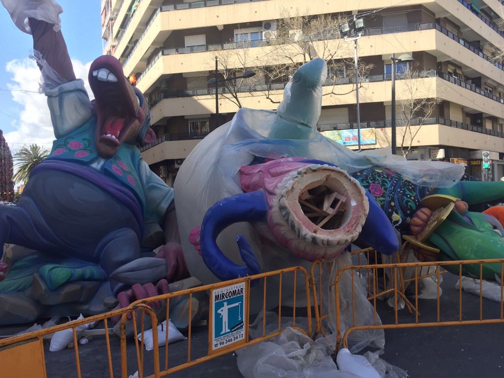 Fotos: Fotos de la caída de la falla de Joaquín Ballester en Valencia