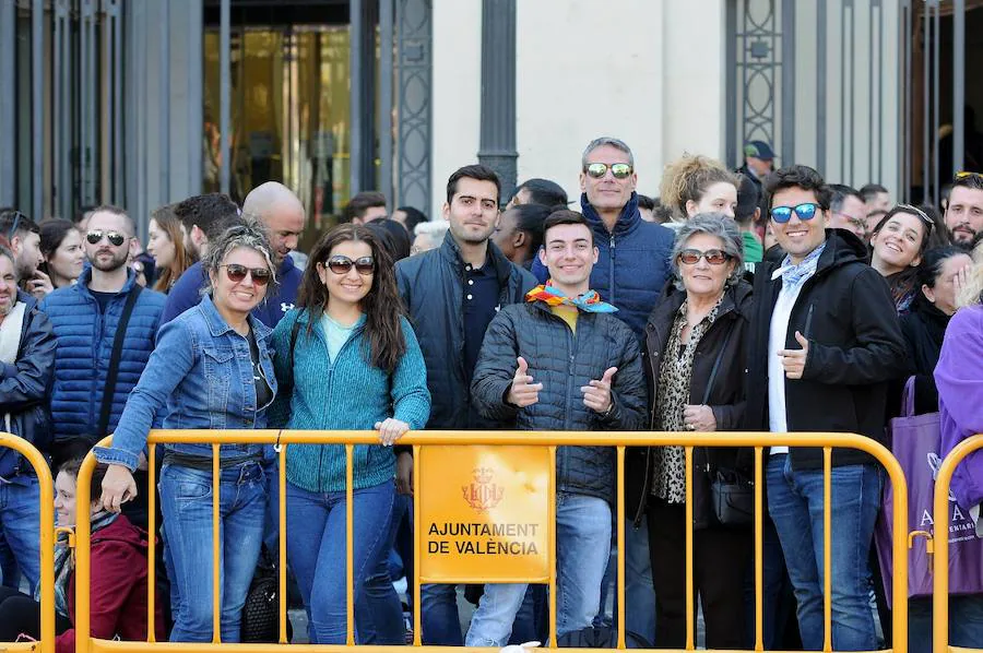 La mascletà de hoy de Pirotecnia Hermanos Ferrández se ha convertido en un homenaje a la pólvora, a la pirotecnia y a todos los operarios que trabajan en las diferentes empresas.