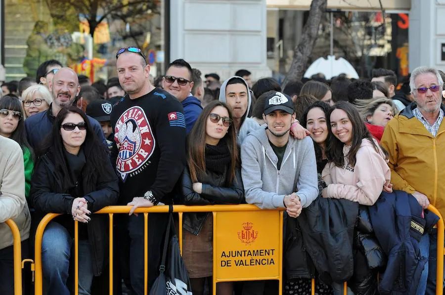 Fotos: Búscate en las mascletà del 13 de marzo a cargo de Pirotecnia Crespo de Alzira