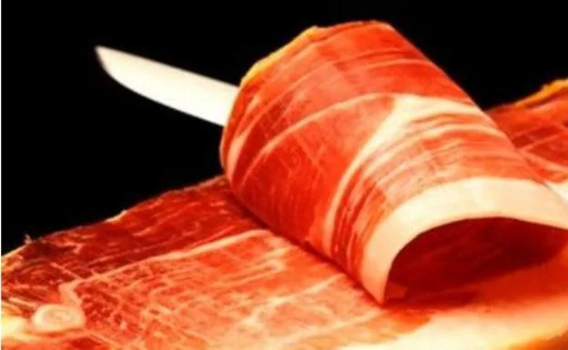 Dos valencianos han sido seleccionados en el concurso nacional de cortadores de jamón de Corteconcepción. 