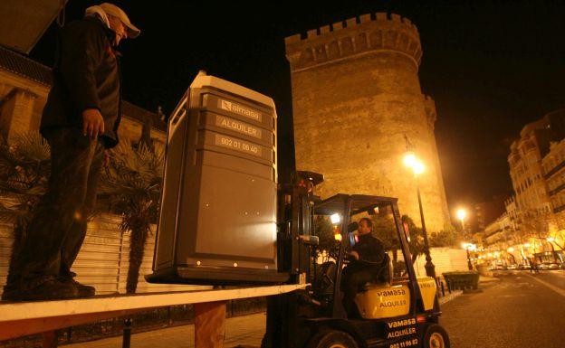 Instalación de urinarios en la ciudad de Valencia.