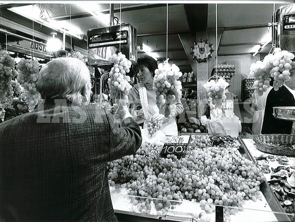 Durante este tiempo, el Mercado Central ha crecido y se ha modernizado para adaptarse a los tiempos, sin perder la esencia que le da ser el centro comercial de producto fresco más grande de Europa.