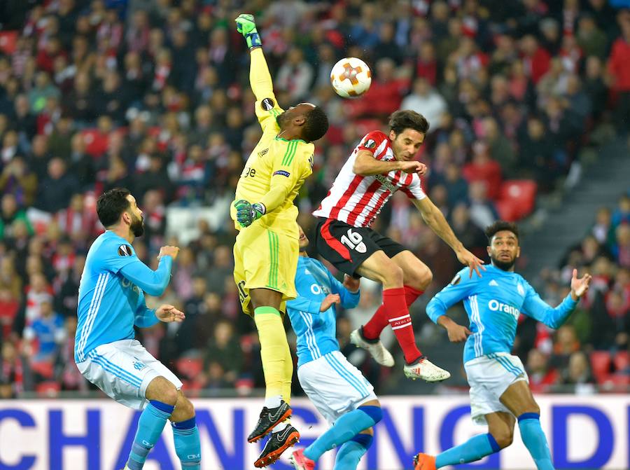 El cuadro bilbaíno sucumbió ante el Olympique de Marsella por 1-2 en San Mamés. Payet abrió el marcador de penalti y Ocampos remachó para los franceses. Williams recortó distancias y Aduriz fue expulsado por doble tarjeta amarilla.