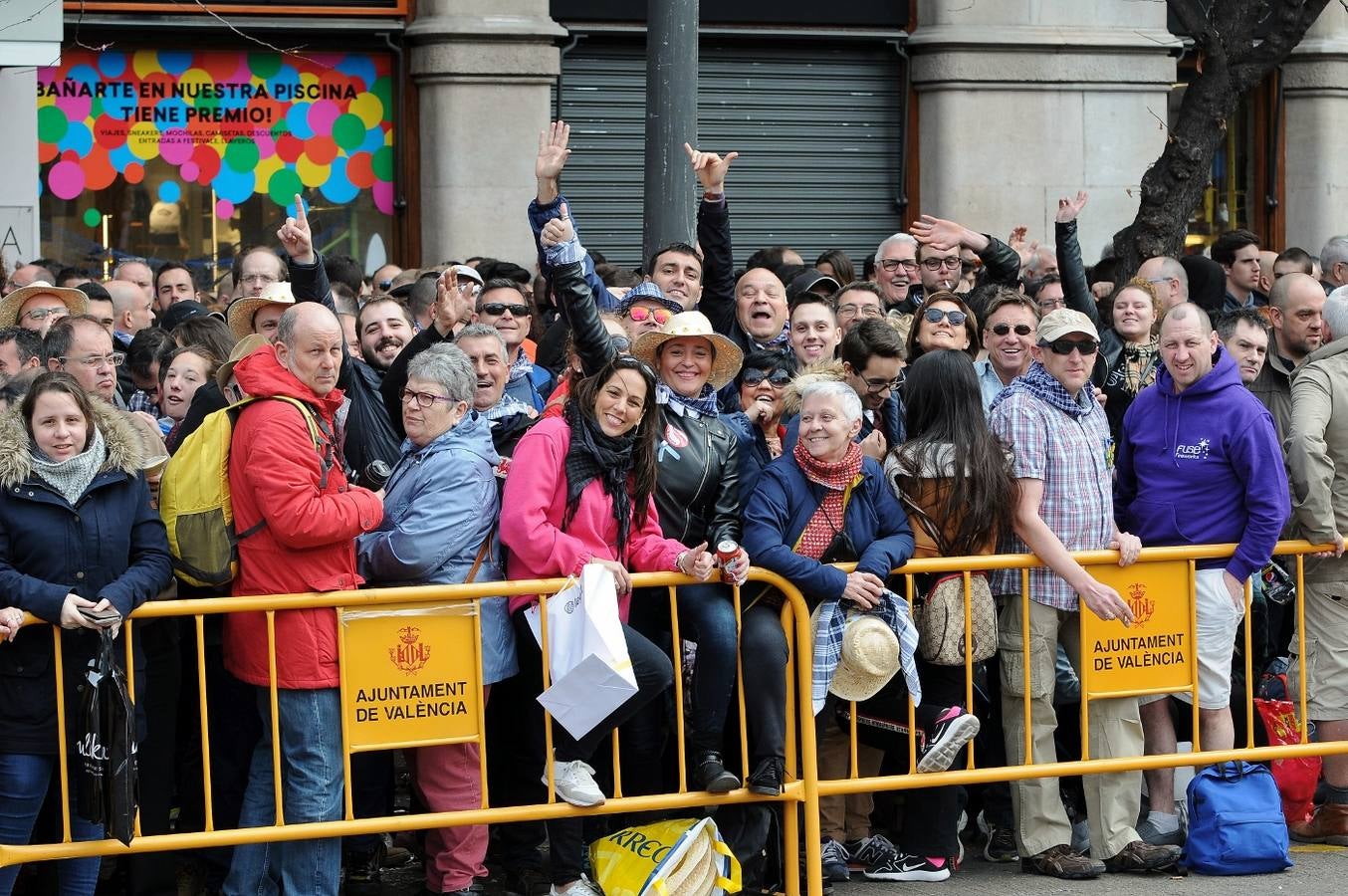 Fotos: Búscate en la mascletà del 15 de marzo de Ricardo Caballer (Ricasa)