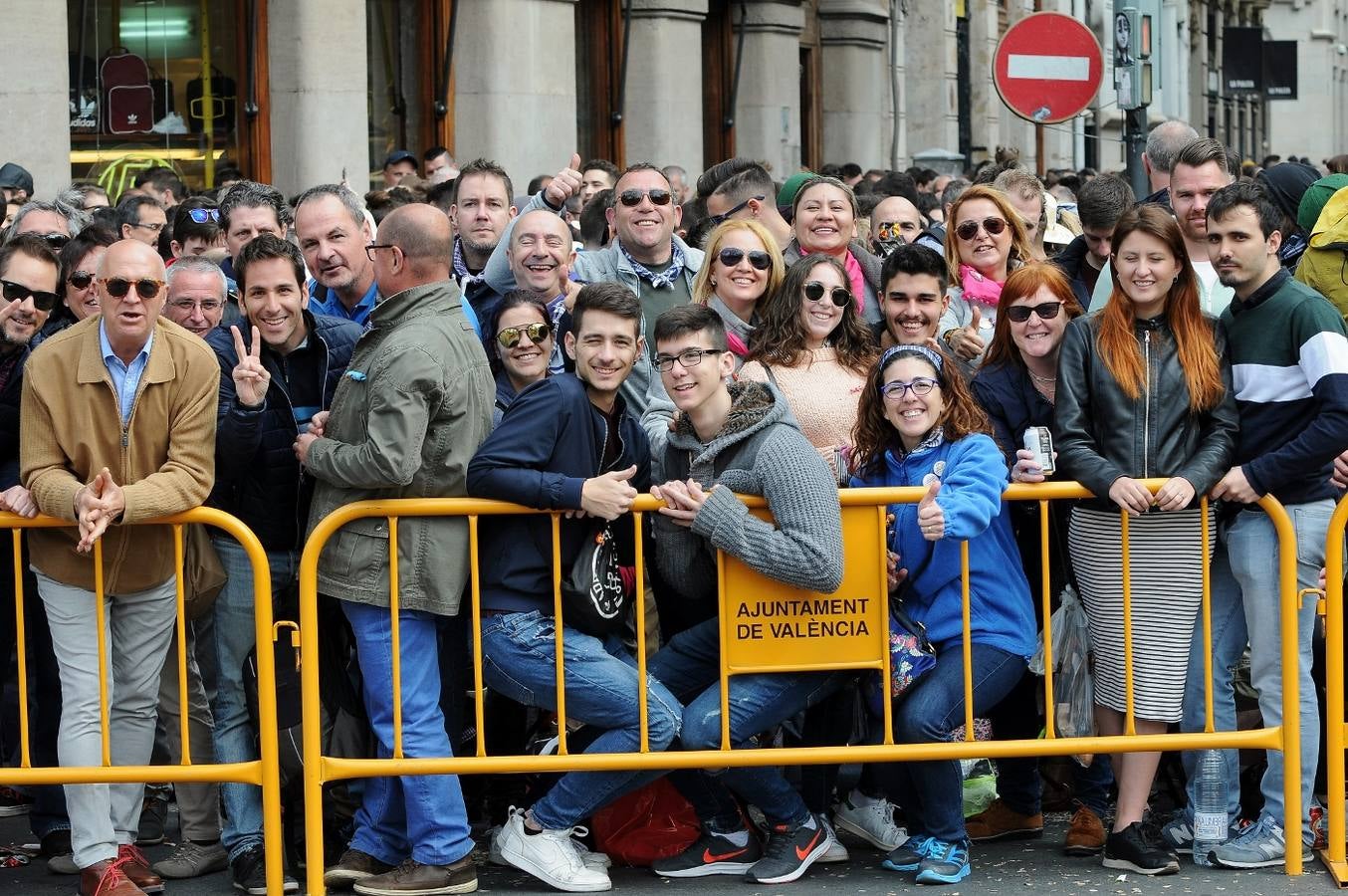 Fotos: Búscate en la mascletà del 15 de marzo de Ricardo Caballer (Ricasa)