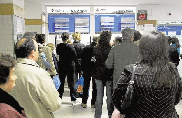 La tensión por falta de personal causa un aumento de agresiones a médicos valencianos