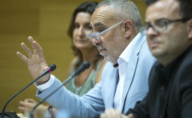 El extrabajador de Radiotelevisión Valenciana Josep López Álvarez durante su comparecencia ante la comisión de Radiotelevisión Valenciana de Les Corts