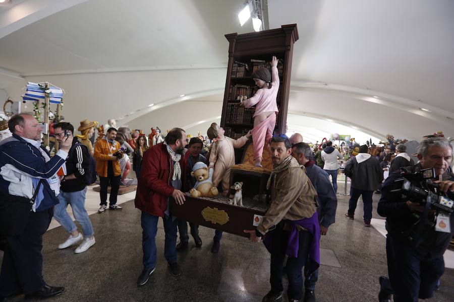 La obra de Manuel Algarra se gana salvarse del fuego de la cremà gracias a los casi 13.000 votos conseguidos en la Exposición del Ninot 