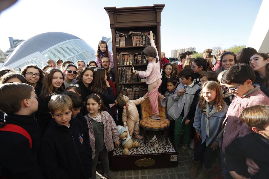 La obra de Manuel Algarra se gana salvarse del fuego de la cremà gracias a los casi 13.000 votos conseguidos en la Exposición del Ninot 